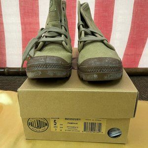 NWB Palladium Pampa Shoes Sz 5